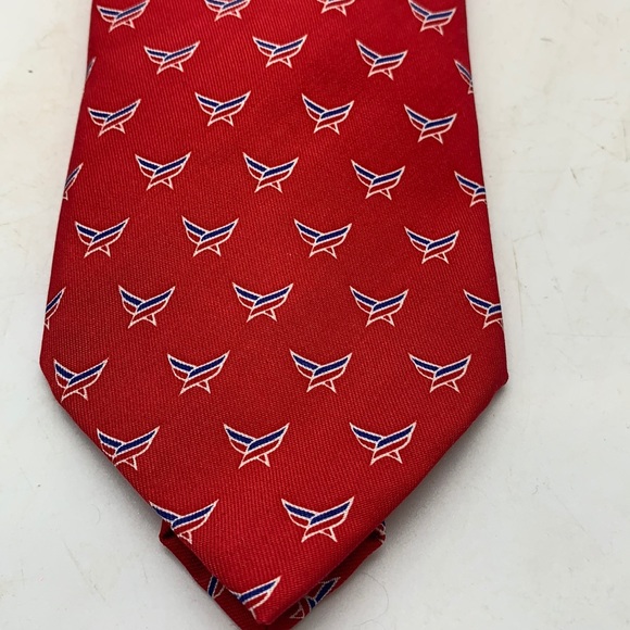 Vineyard Vines Other - Vinyard Vines 100% Silk Red Blue American Energy Partners